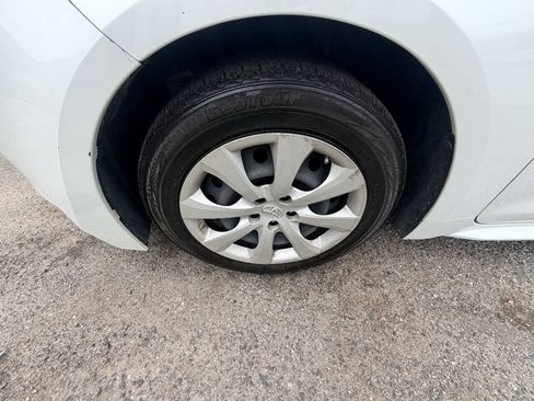 Used 2022 Toyota Corolla LE FWD image 31