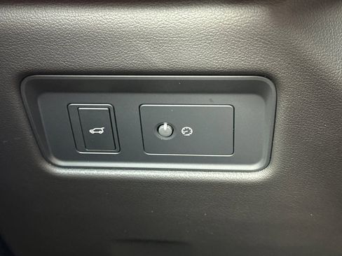 Used 2025 Jaguar F-PACE R-Dynamic S image 32