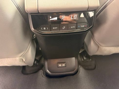 Used 2023 Toyota Highlander XLE AWD/4WD image 20