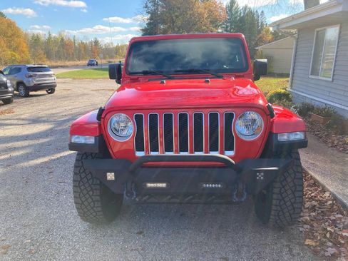Used 2020 Jeep Wrangler Unlimited Sahara image 3