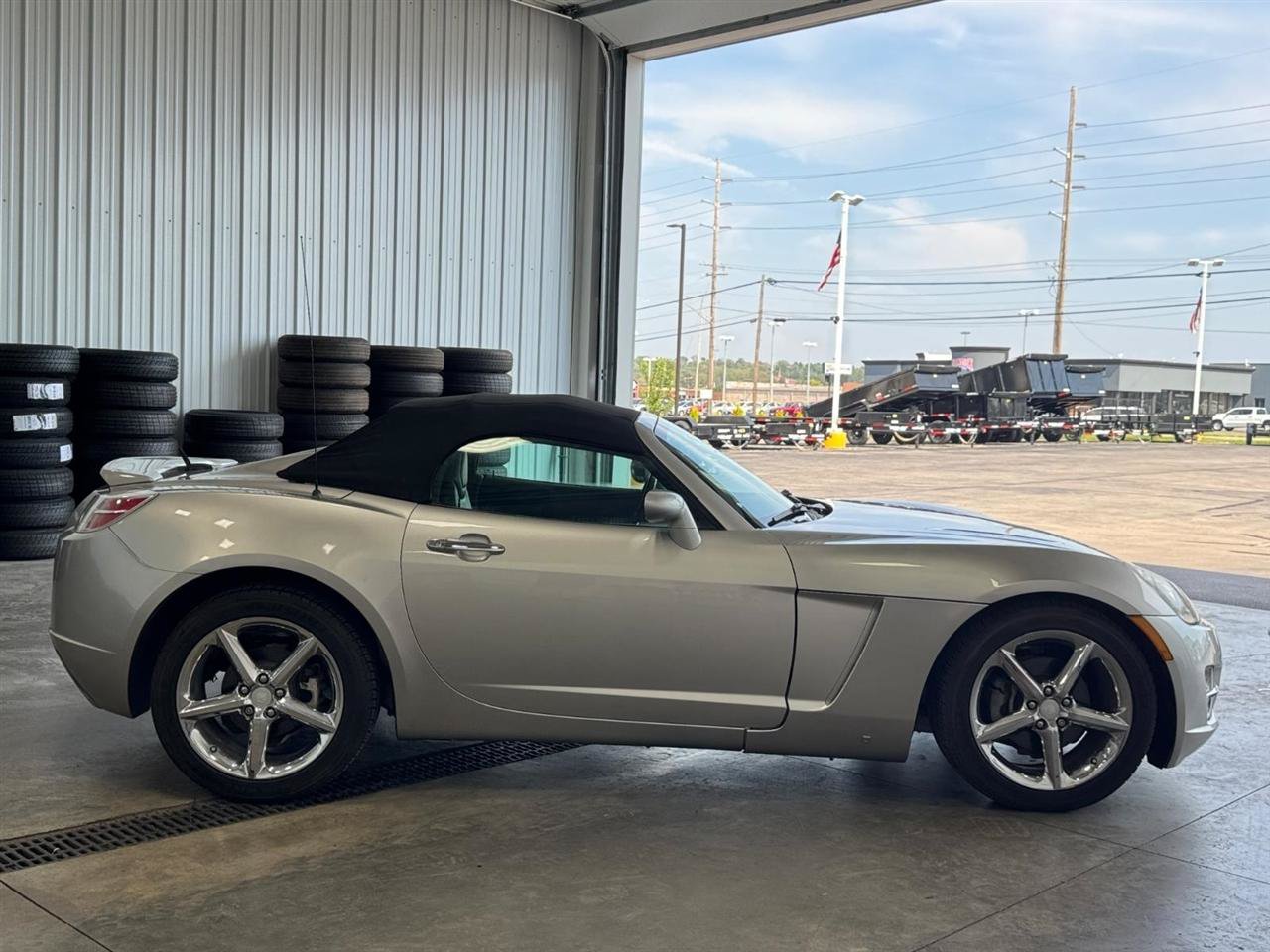 Used 2007 Saturn Sky w/ Premium Trim Pkg RWD image 2