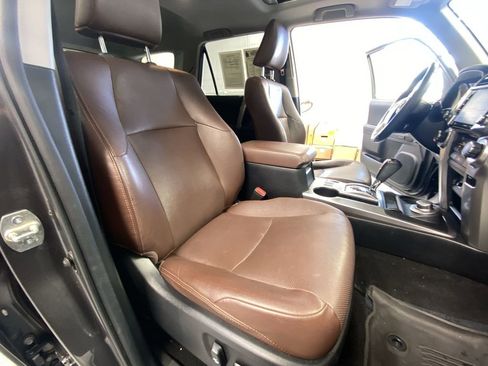 Used 2022 Toyota 4Runner Limited AWD/4WD image 37
