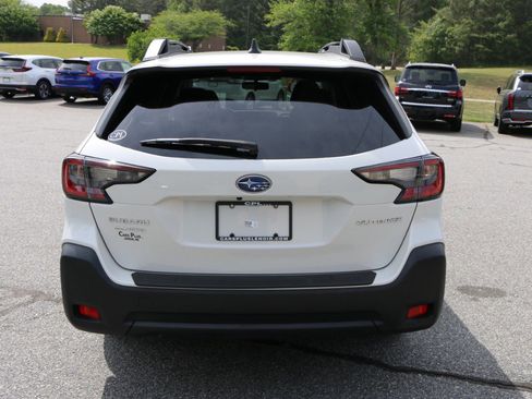 Used 2025 Subaru Outback Premium AWD/4WD image 4