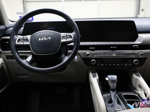 Used 2024 Kia Telluride EX w/ EX Captain's Chair Package FWD image 8