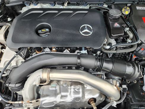Certified 2025 Mercedes-Benz GLB 250 image 18