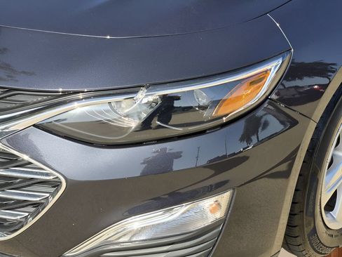 Used 2023 Chevrolet Malibu LS FWD image 9