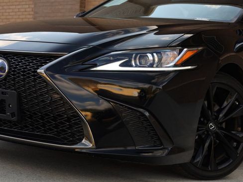 Used 2022 Lexus ES 300h F Sport image 15