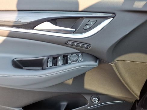 Used 2018 Buick Enclave Premium w/ Experience Buick Package FWD image 3