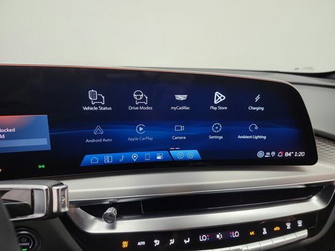 Used 2025 Cadillac Lyriq Luxury AWD/4WD image 9