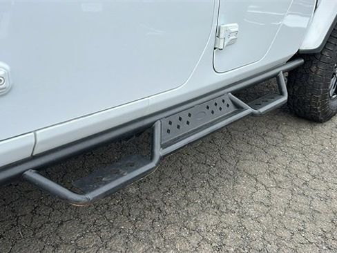 Used 2022 Jeep Gladiator Sport image 8