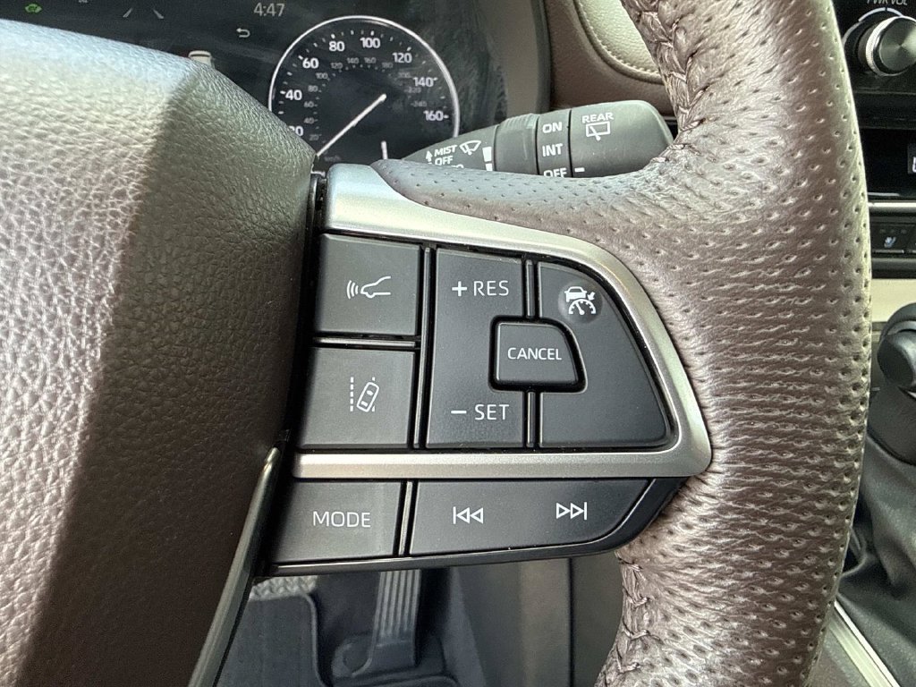 Used 2023 Toyota Sienna Platinum AWD/4WD image 41