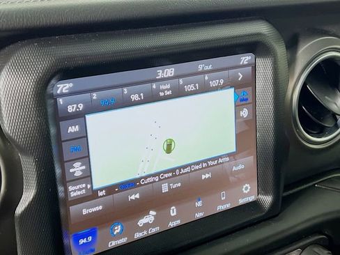 Used 2022 Jeep Wrangler Unlimited Rubicon w/ Steel Bumper Group image 12