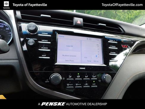 Used 2020 Toyota Camry LE FWD image 9