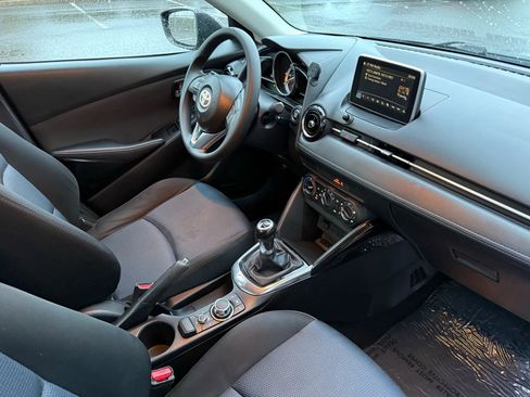 Used 2017 Toyota Yaris iA image 10
