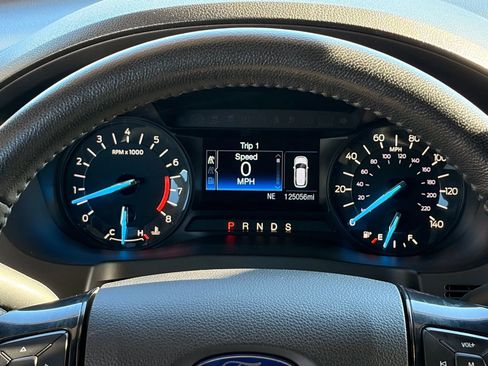 Used 2018 Ford Explorer XLT image 32