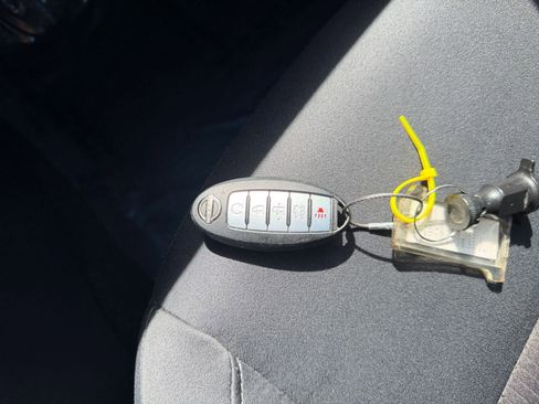 Used 2025 Nissan Altima 2.5 SV FWD image 21