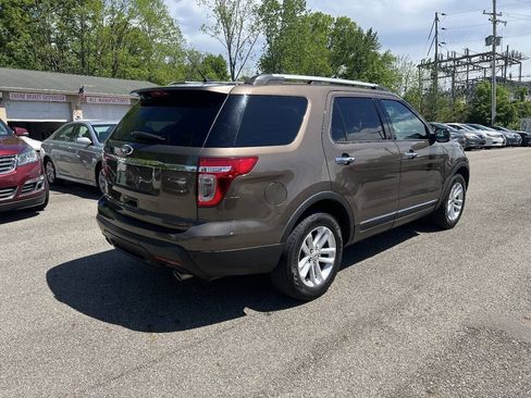 Used 2015 Ford Explorer XLT w/ Equipment Group 201A FWD image 4