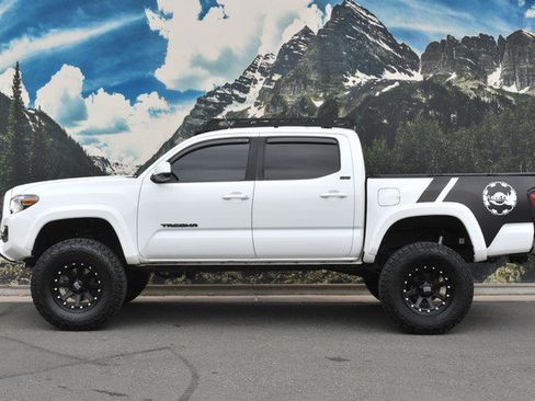 Used 2019 Toyota Tacoma SR5 AWD/4WD image 7