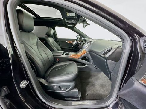 Used 2020 Lincoln Nautilus Reserve image 30