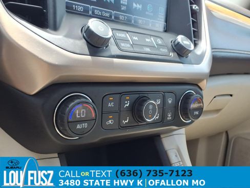 Used 2017 GMC Acadia Denali w/ Technology Package FWD image 13