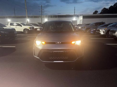 Used 2024 Kia Soul LX FWD image 2