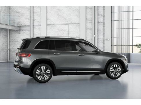 Used 2026 Mercedes-Benz GLB 250 4MATIC image 17