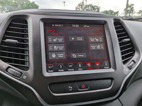 Used 2019 Jeep Cherokee Trailhawk AWD/4WD image 22