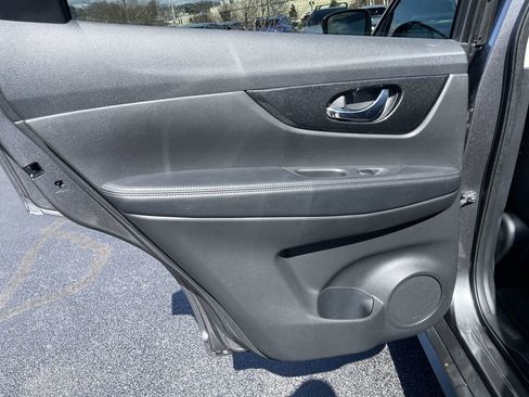 Used 2017 Nissan Rogue SV image 21