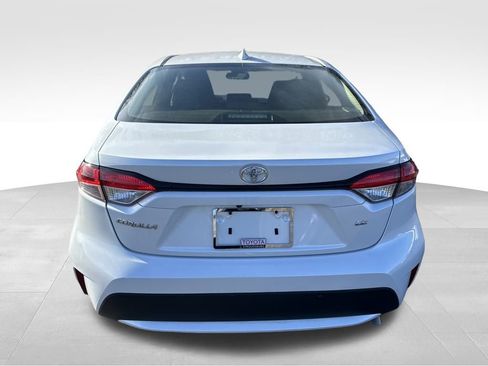 Certified 2022 Toyota Corolla LE image 4