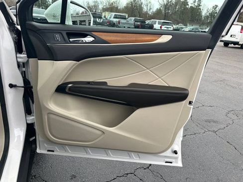 Used 2018 Lincoln MKC Select w/ Select Plus Package image 15