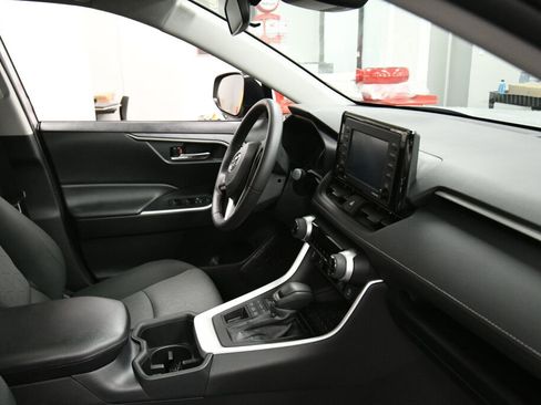 Certified 2022 Toyota RAV4 XLE image 30