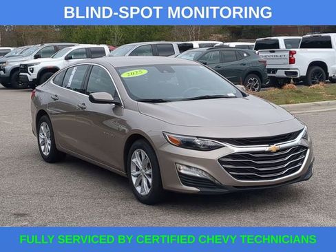Used 2025 Chevrolet Malibu LT image 2