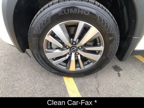 Certified 2025 Nissan Pathfinder SL image 12