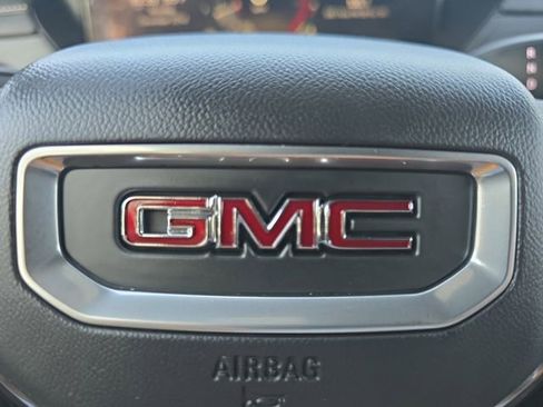 Used 2025 GMC Acadia Elevation image 5