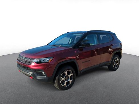 Used 2022 Jeep Compass Trailhawk image 4