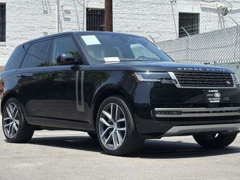 Used 2025 Land Rover Range Rover SE AWD/4WD image 7