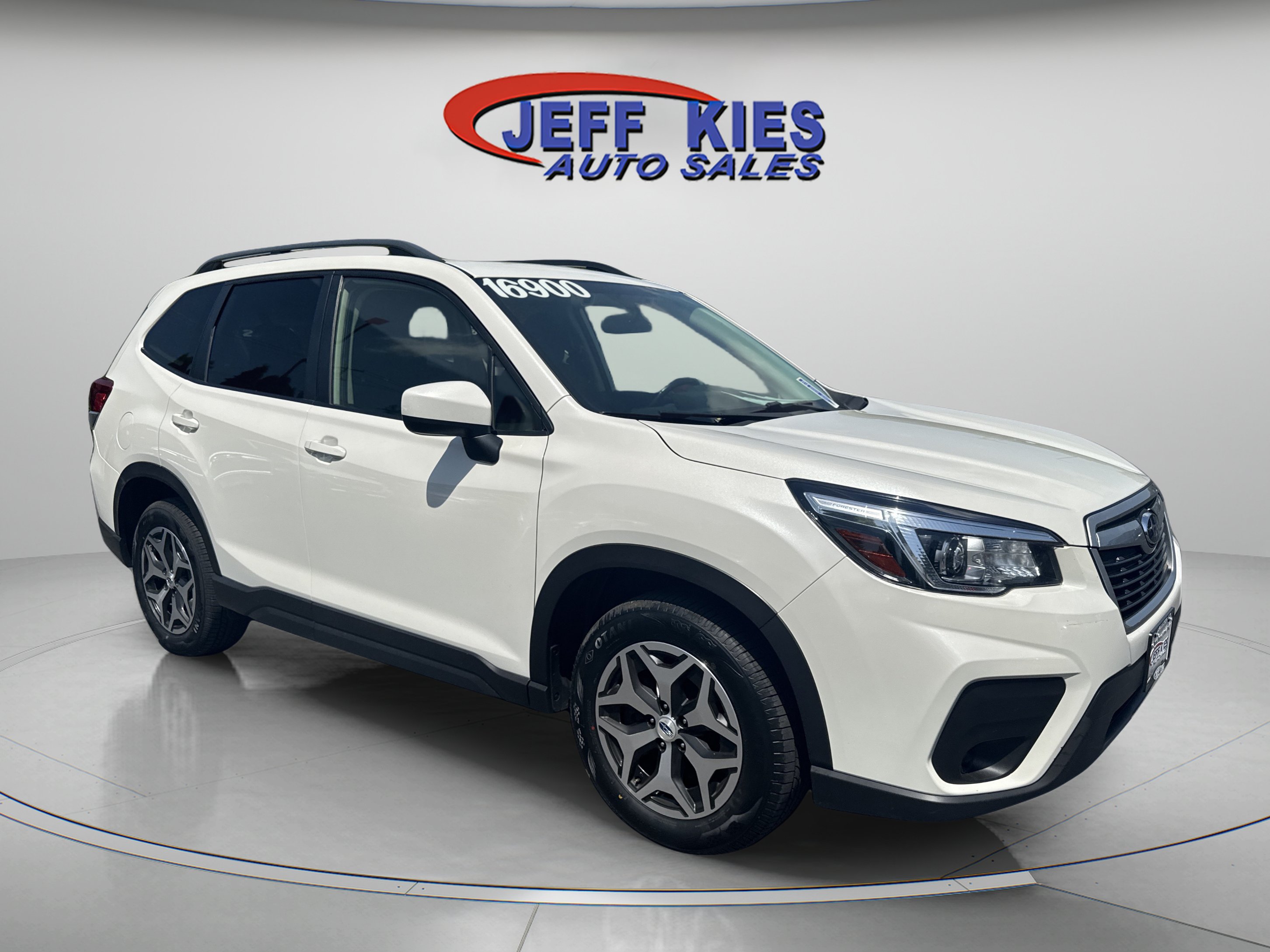 Used 2019 Subaru Forester Premium AWD/4WD image 3