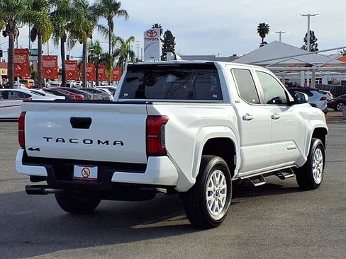 Used 2025 Toyota Tacoma SR5 image 4