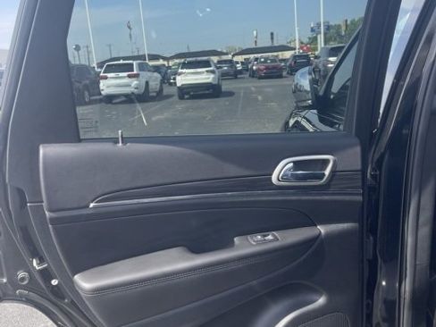 Used 2022 Jeep Grand Cherokee Limited image 12