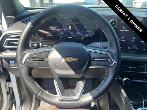 Used 2025 Chevrolet Traverse LT w/ Sun and Wheel Package image 7