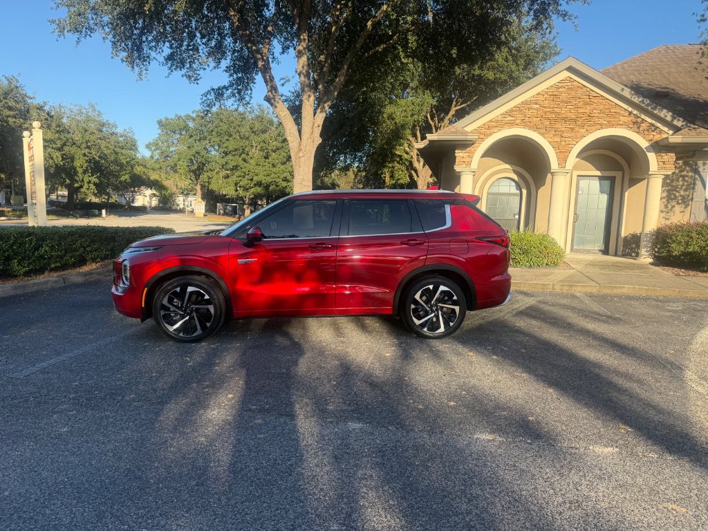 Used 2023 Mitsubishi Outlander SEL AWD/4WD image 2