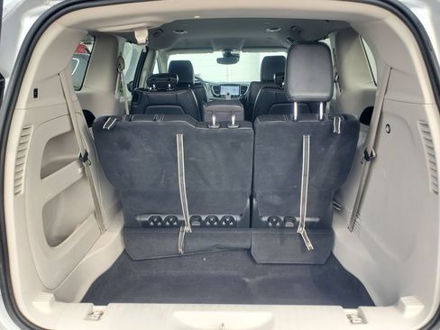 Used 2024 Chrysler Pacifica Touring-L FWD image 26