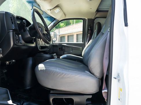 Used 2007 Chevrolet Express 1500 RWD image 19