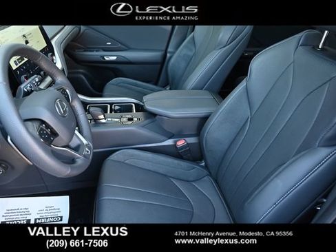 Used 2025 Lexus TX 500h AWD w/ Technology Package image 15