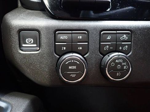 Used 2026 Chevrolet Silverado 2500 High Country w/ High Country Premium Package AWD/4WD image 23