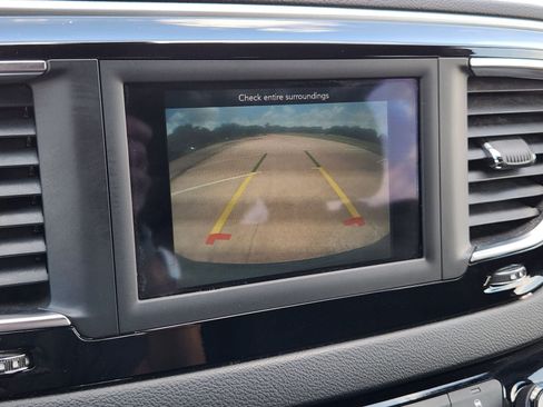Used 2020 Chrysler Pacifica Touring w/ S Appearance Package FWD image 23