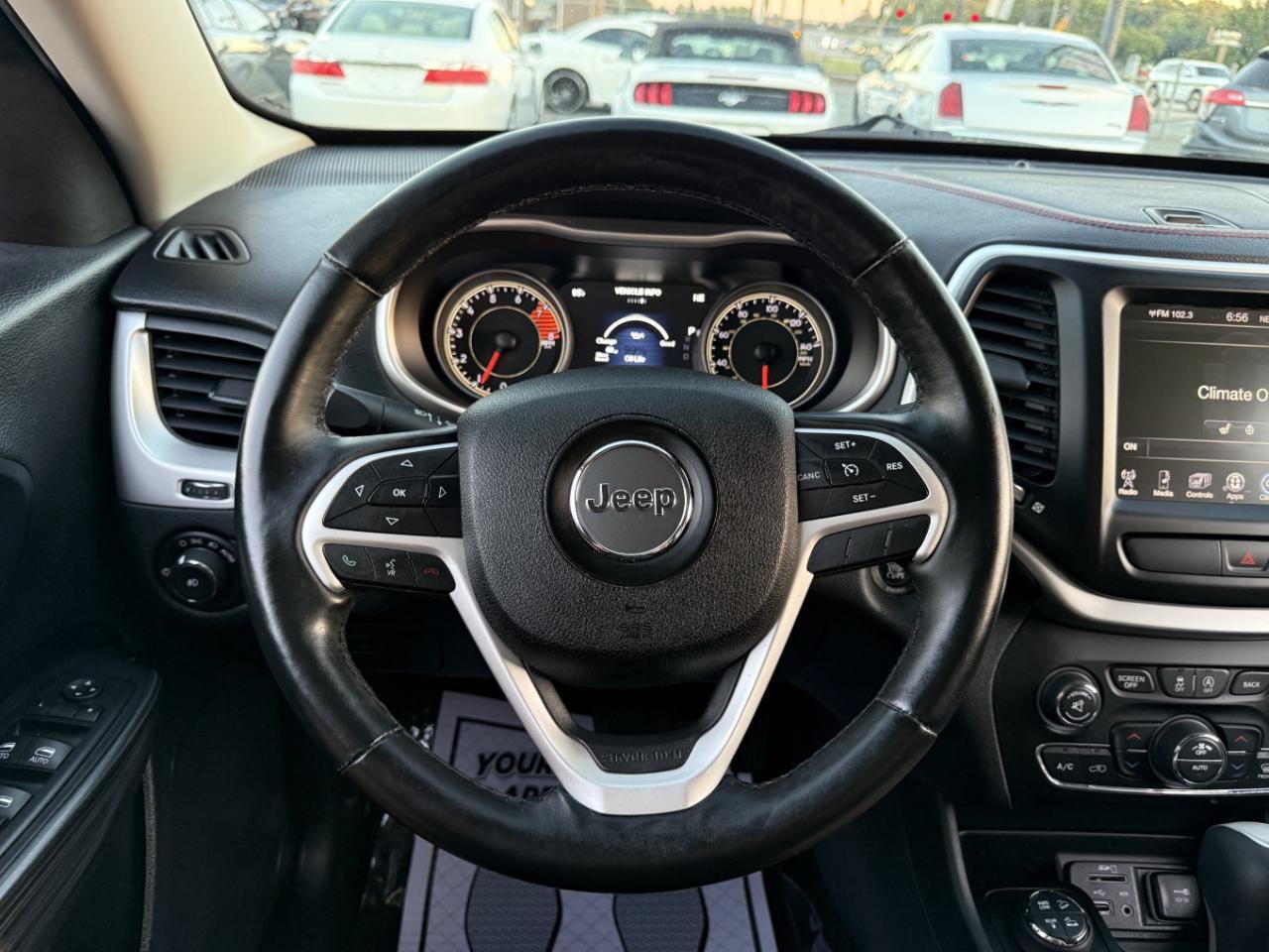 Used 2016 Jeep Cherokee Trailhawk w/ Comfort/Convenience Group AWD/4WD image 15