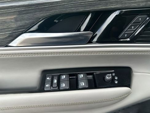 Used 2022 Jeep Wagoneer Series III w/ Premium Group I image 14