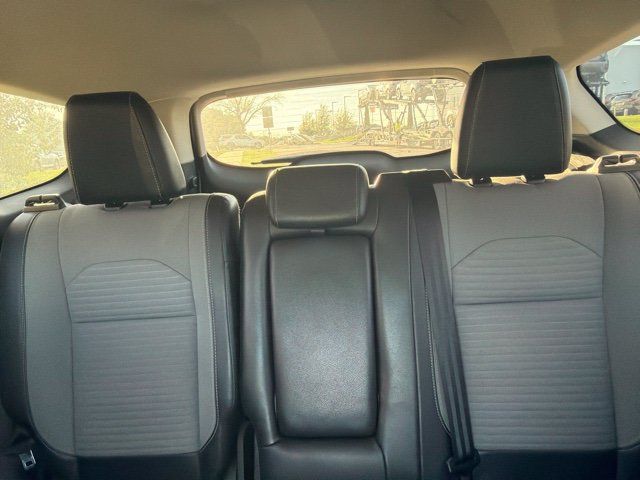 Used 2018 Ford Escape SE w/ SE Sport Appearance Package FWD image 16