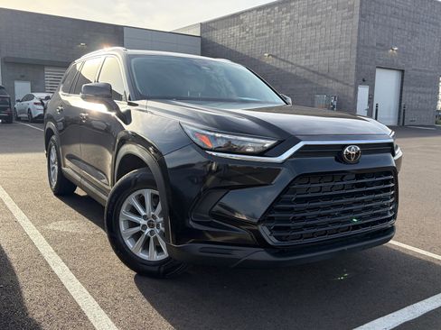 Used 2024 Toyota Grand Highlander FWD image 2
